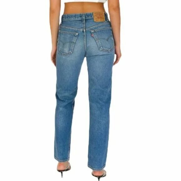 Levi's 505 Straight Leg Jeans Medium Wash 100% Cotton 29" x 32" | Women's 4/6 - Picture 1 of 10